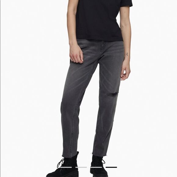 Calvin Klein Black Vintage Destructed High Rise Mom Ankle Jeans 25 - Picture 4 of 11